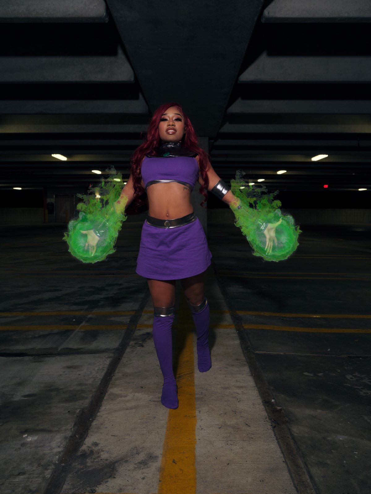 Taniya as Starfire walking forward with green energy in both hands